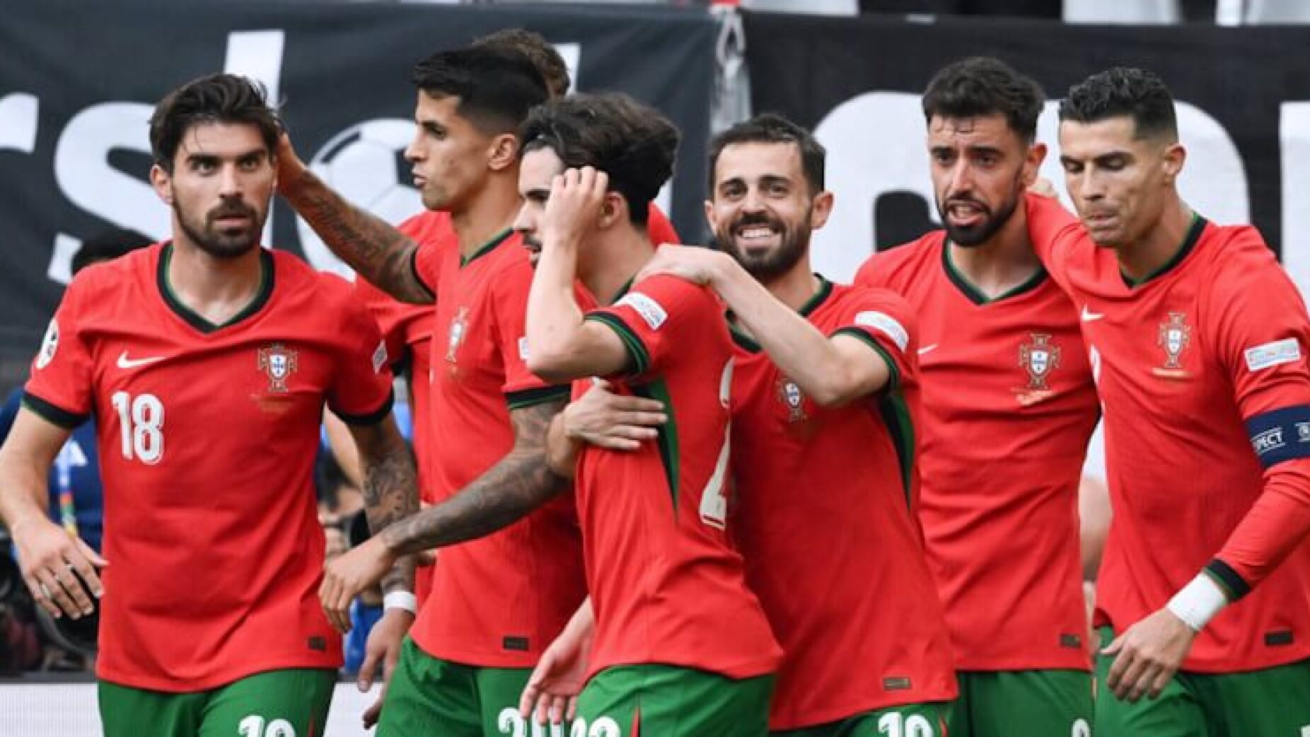 Duas surpresas no onze de Portugal para enfrentar a Arménia