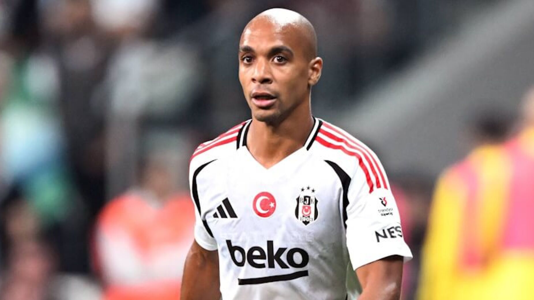 João Mário reage a rumores sobre pedido para sair do Besiktas