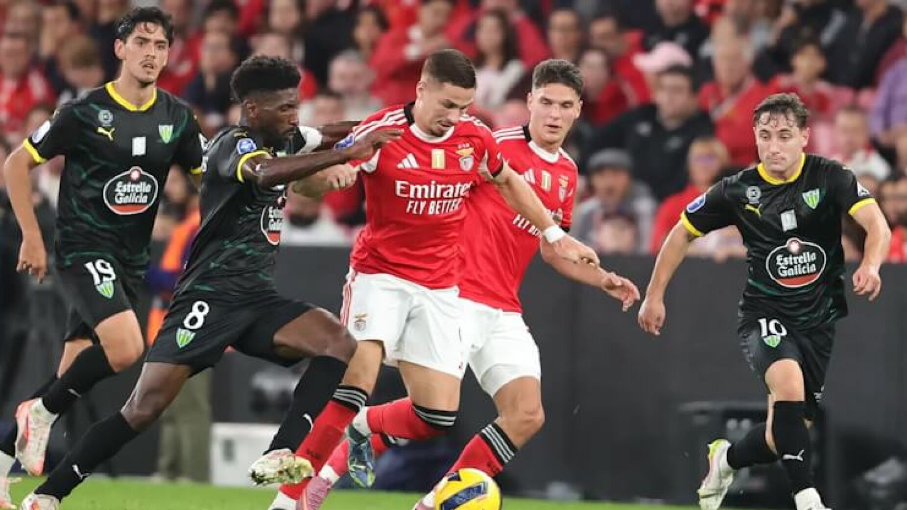 A reação do treinador do Tondela ao lance do penálti do Benfica
