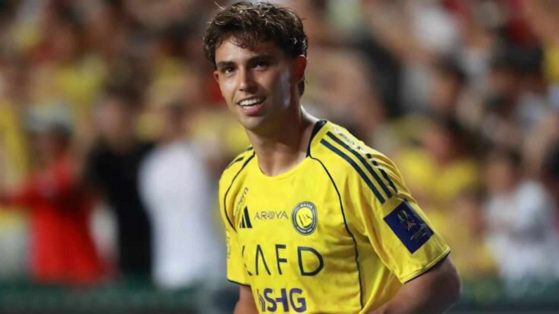 F&eacute;lix marca gola&ccedil;o &agrave; bomba e imita festejo ic&oacute;nico de Ronaldo