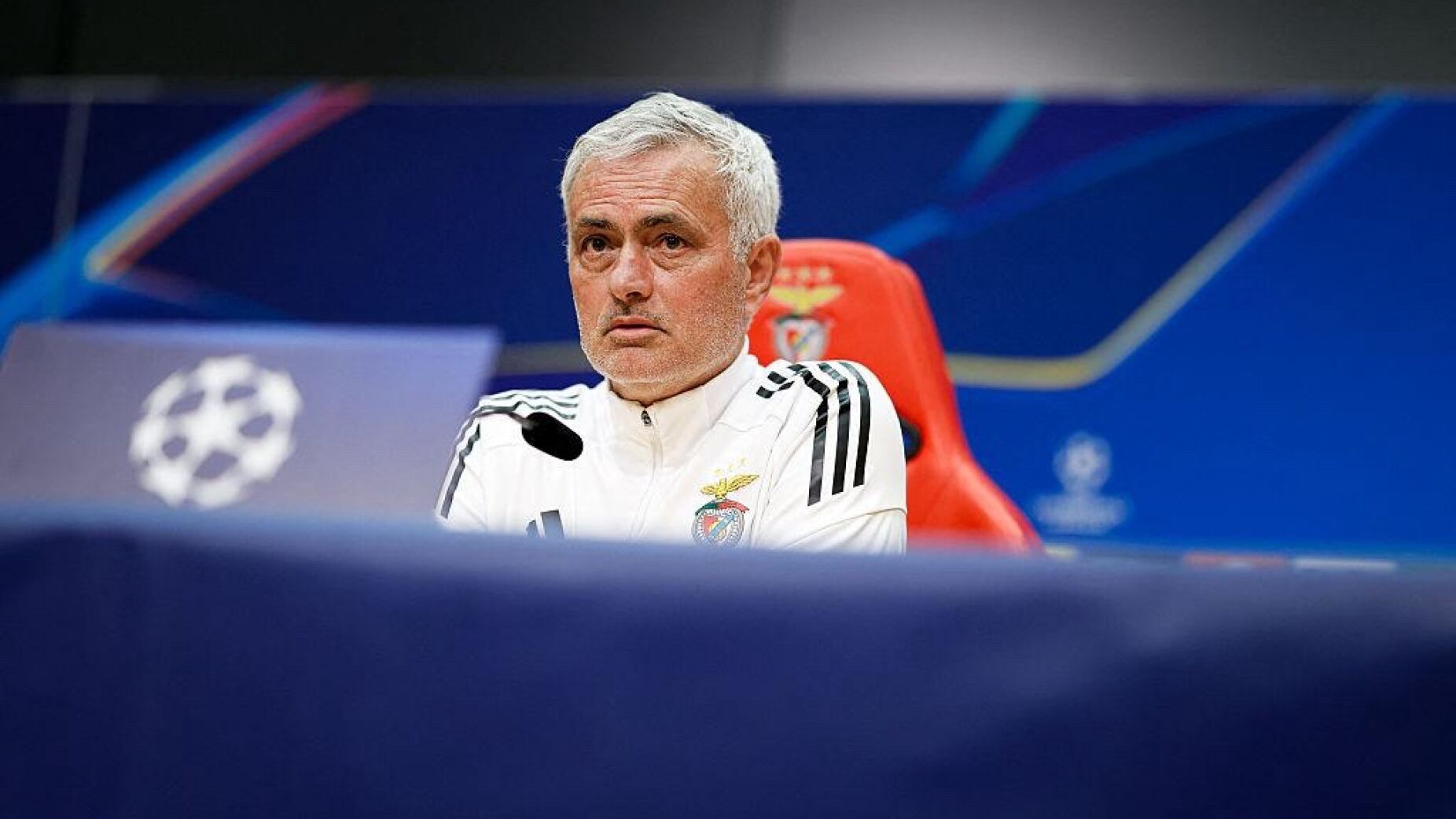 Duas baixas de peso e uma d&uacute;vida no ar: o onze que Mourinho prepara para Barcelos