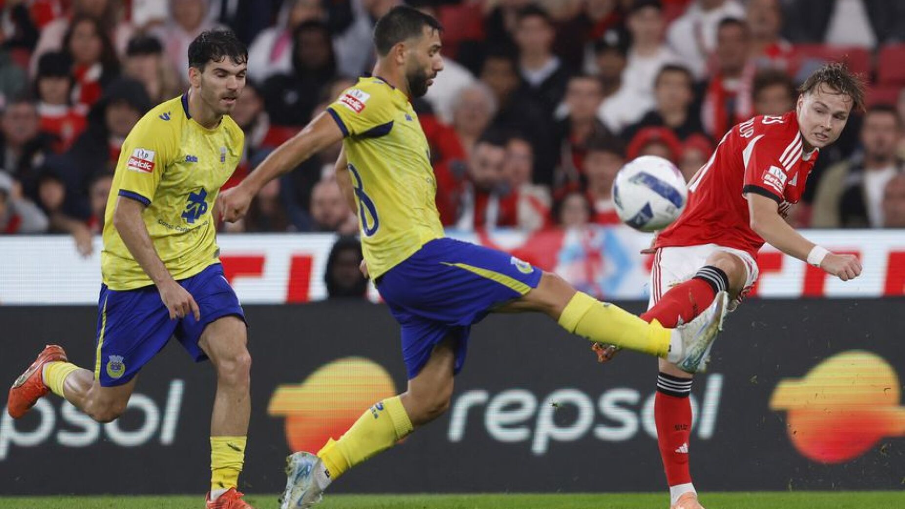 Benfica visita Arouca sob press&atilde;o: as d&uacute;vidas de Mourinho antes da jornada 26