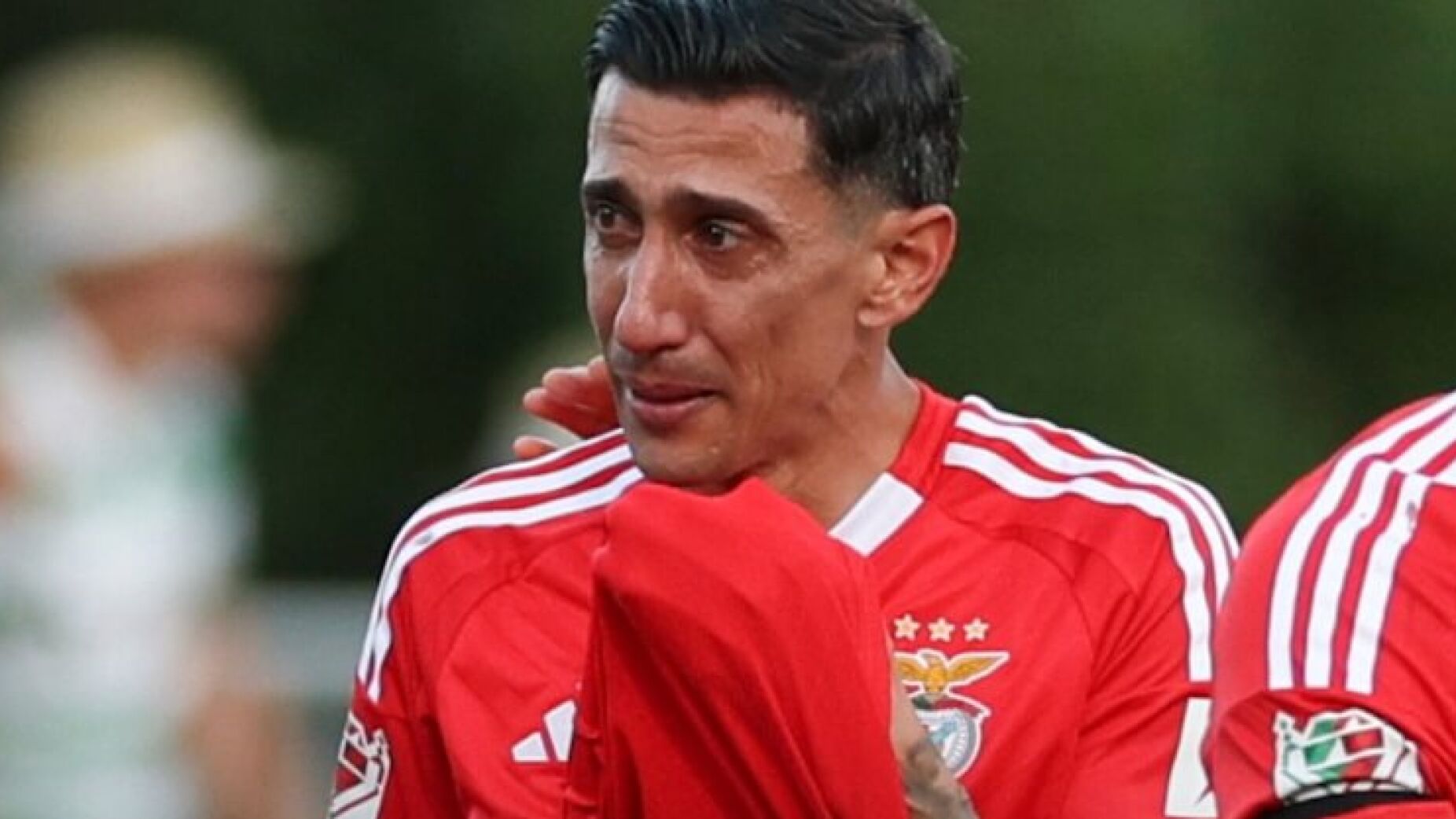 Di María emocionado diz adeus: "Benfica é amor puro" (VÍDEO)