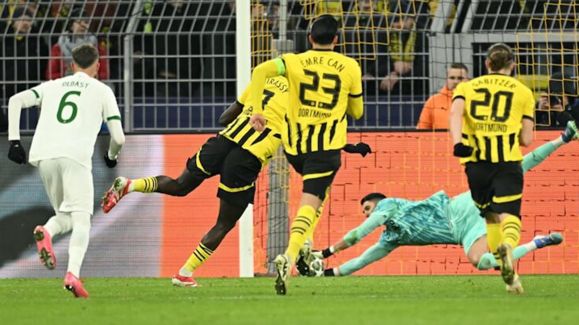 Sporting fora da Liga dos Campeões após nulo em Dortmund