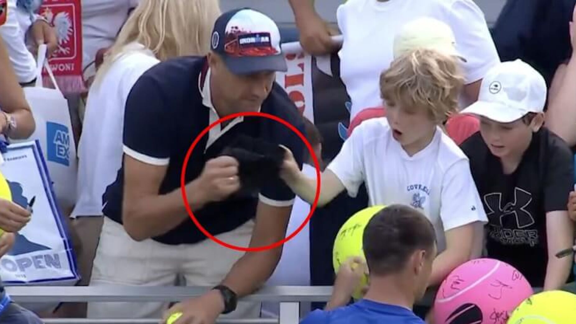 US Open: Adulto rouba boné que Majchrazak tinha dado a criança