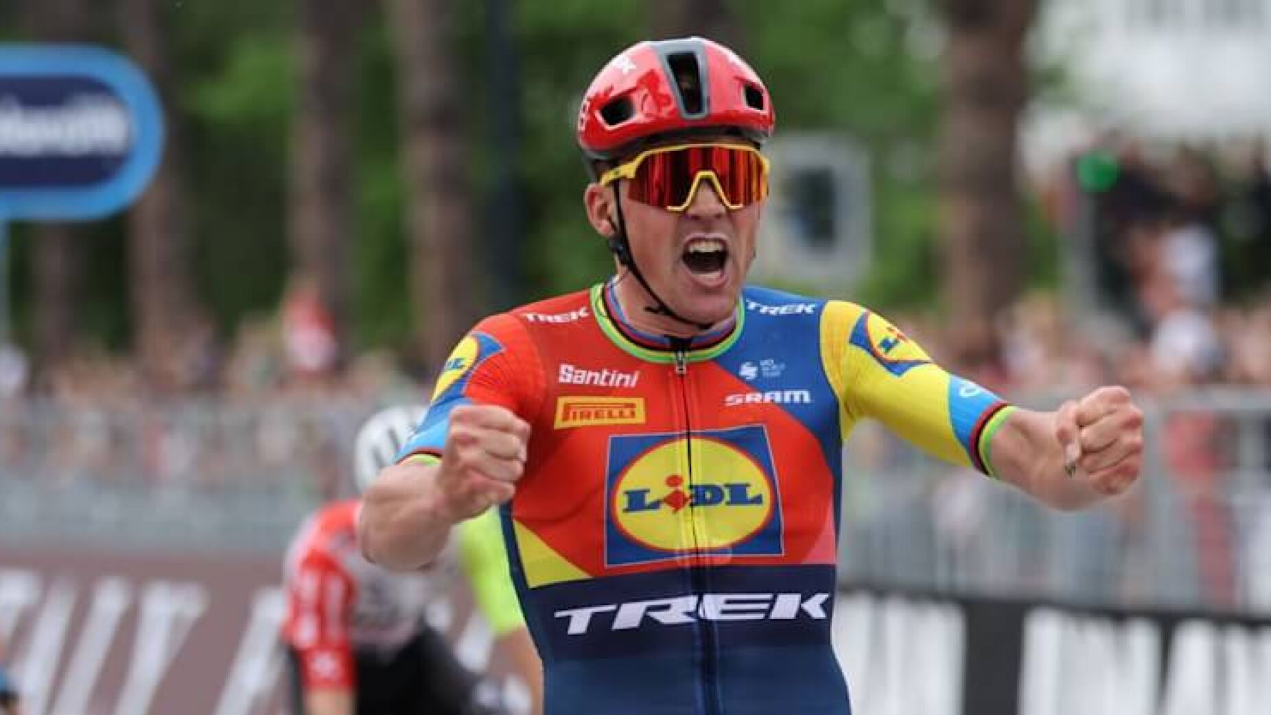 Mads Pedersen conquista a primeira camisola rosa no arranque histórico do Giro d’Italia 2025