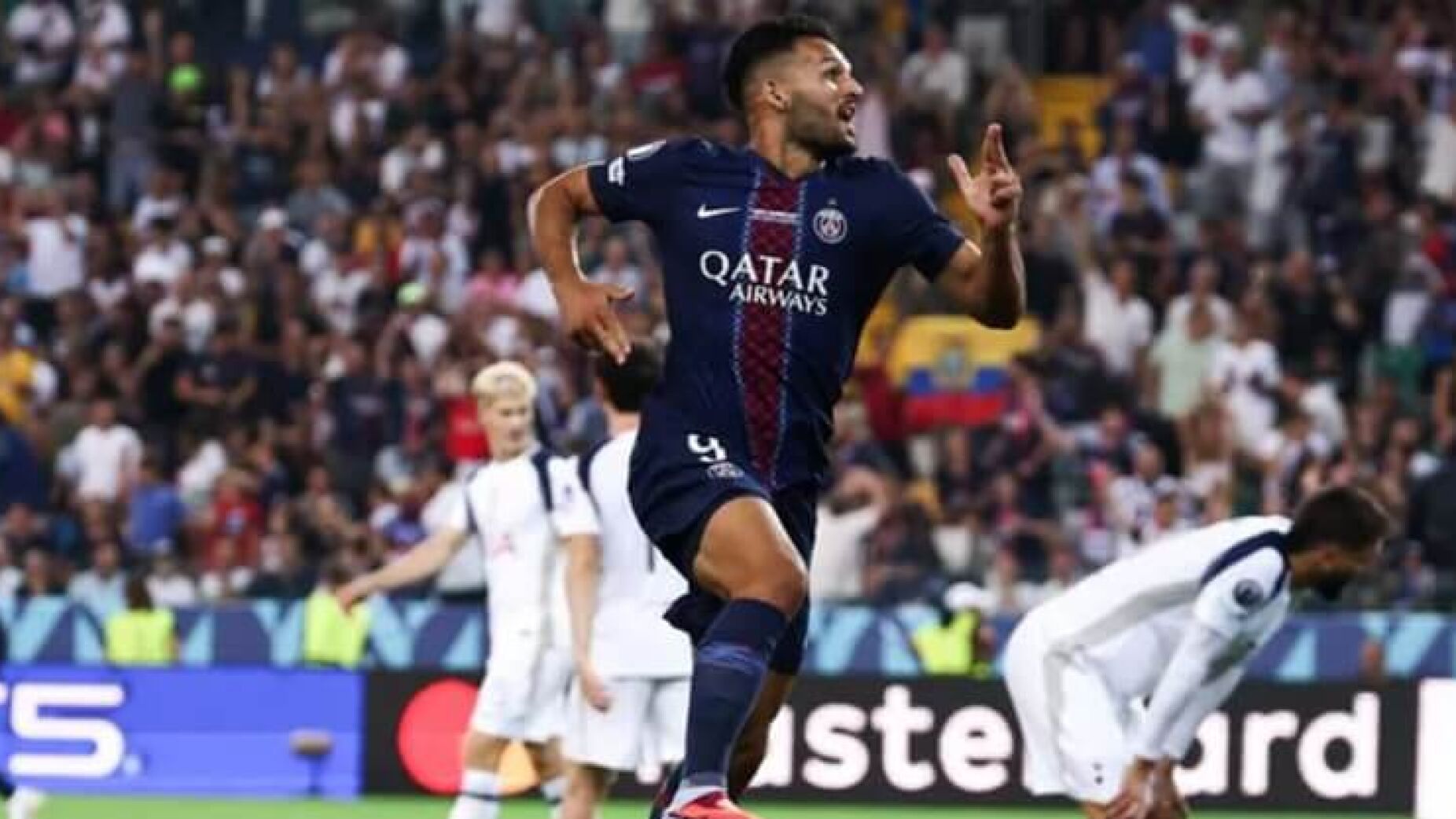 PSG faz reviravolta com perfume português e conquista Supertaça Europeia