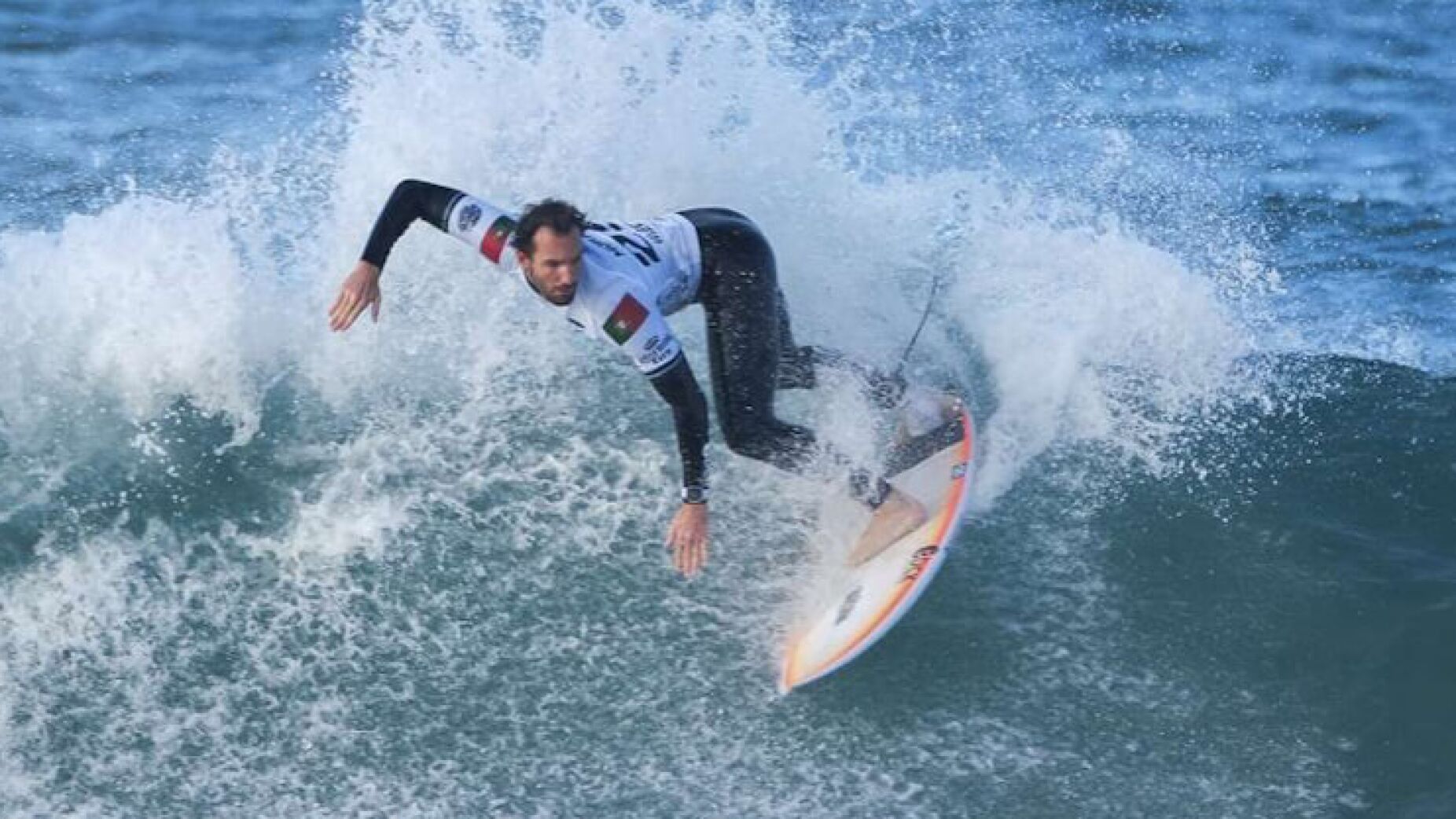 Frederico Morais eliminado nas repescagens do MEO Rip Curl Pro Portugal