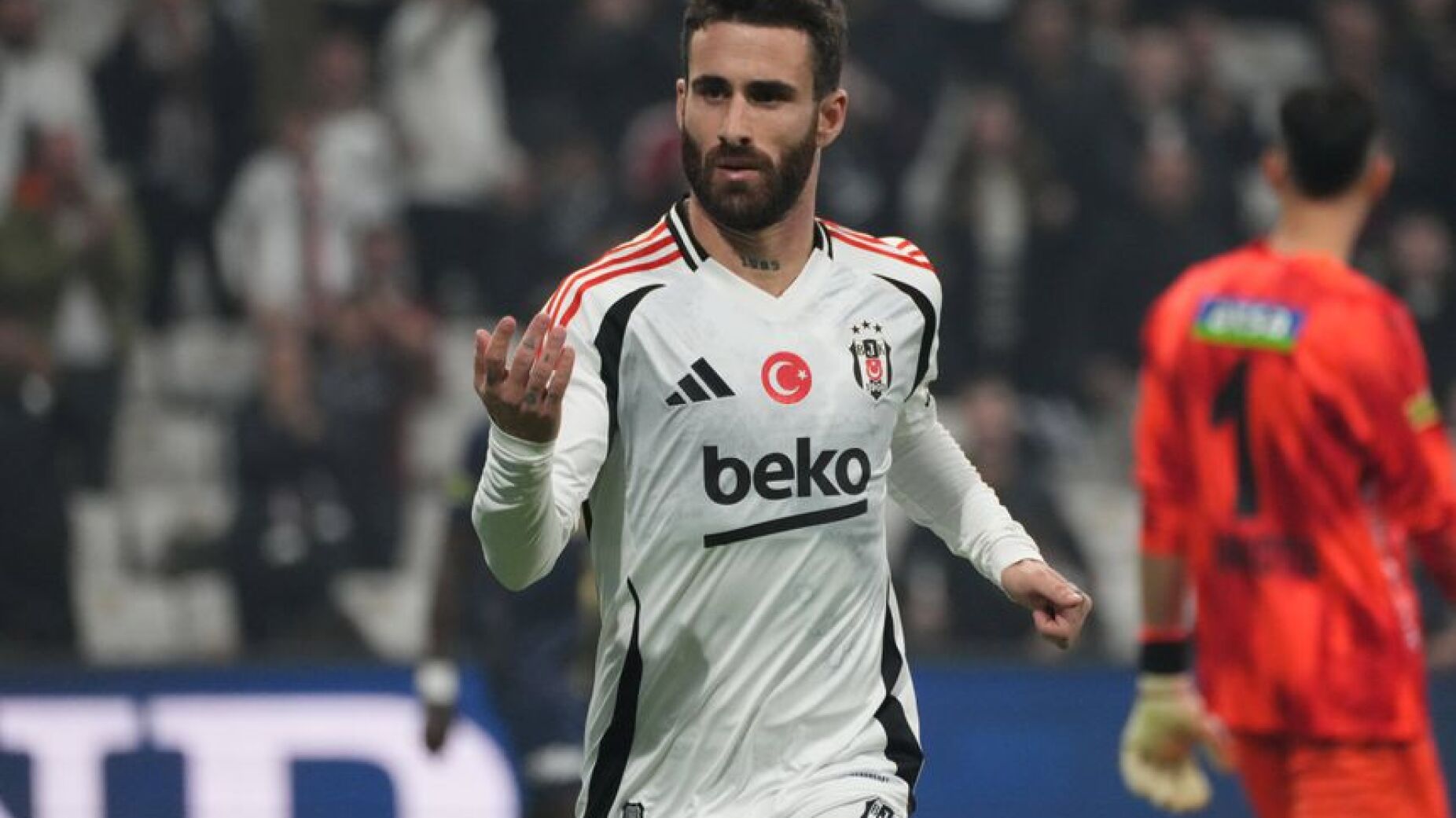 Rafa com saída prometida em Janeiro: Besiktas abre a porta se o português ajudar em Dezembro