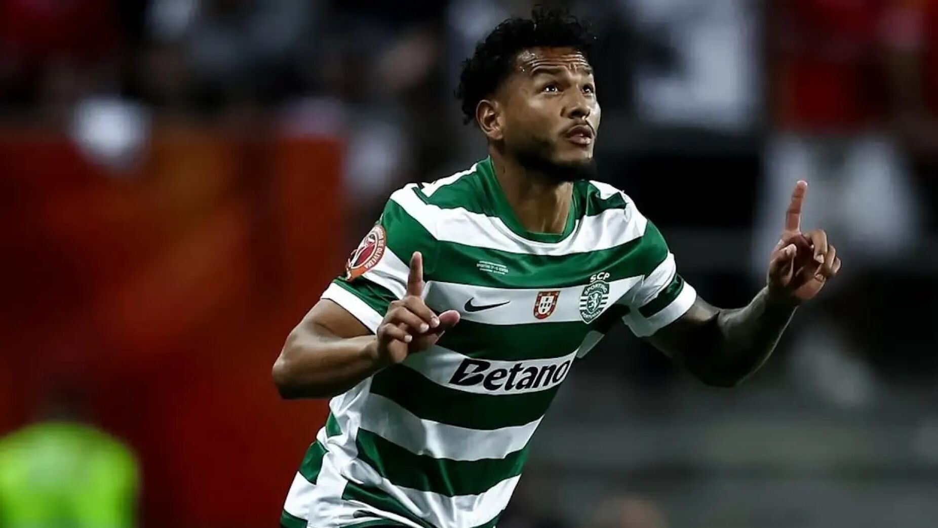 Vit&oacute;ria e Sporting afinam estrat&eacute;gias para duelo pr&eacute;-Natal em Guimar&atilde;es