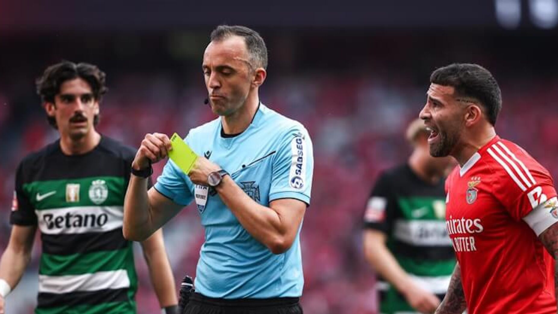 "Sporting campeão? Façam menção ao Conselho de Arbitragem no autocarro"