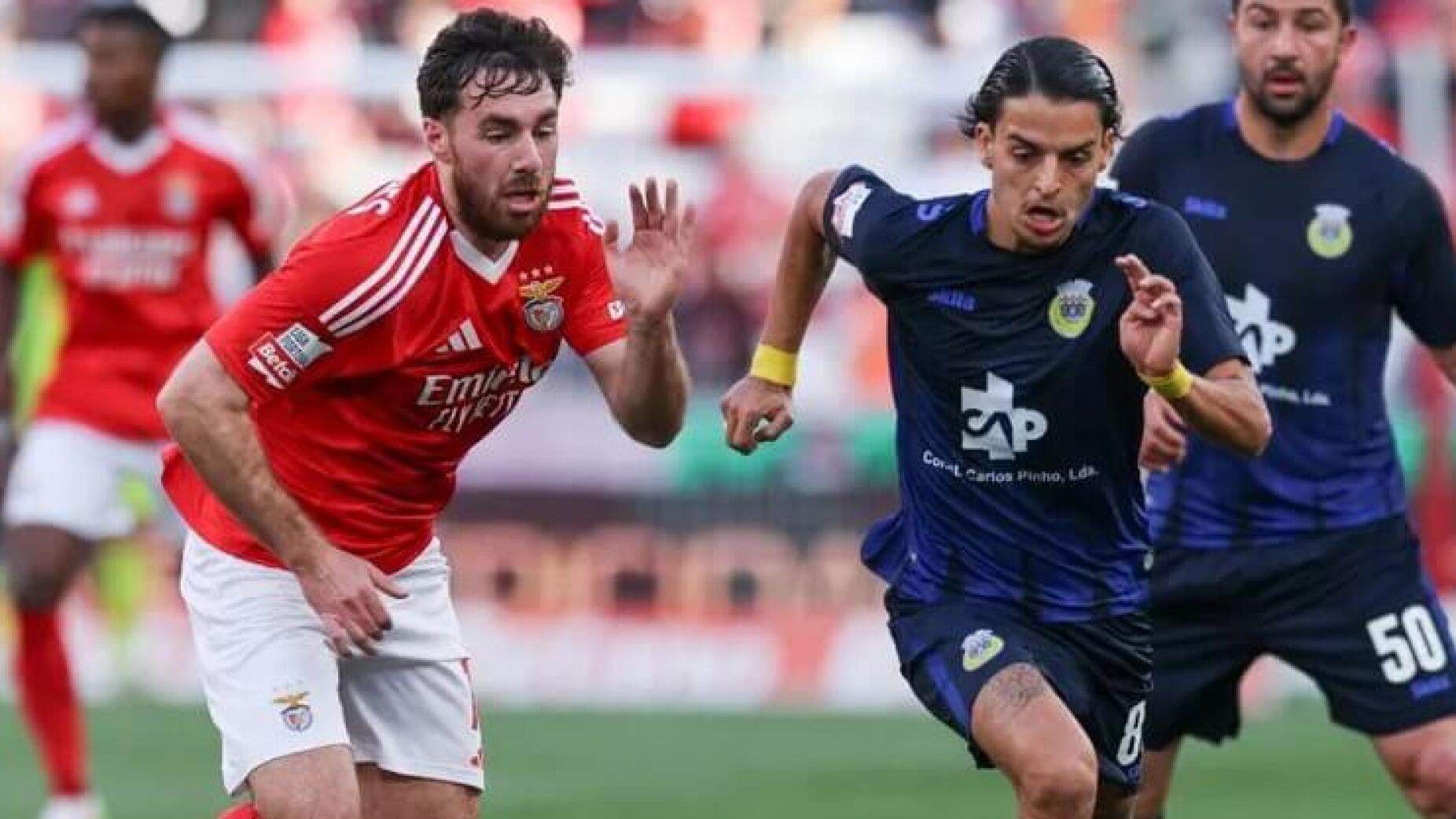 Benfica ataca arbitragem e deixa alfinetada ao Sporting