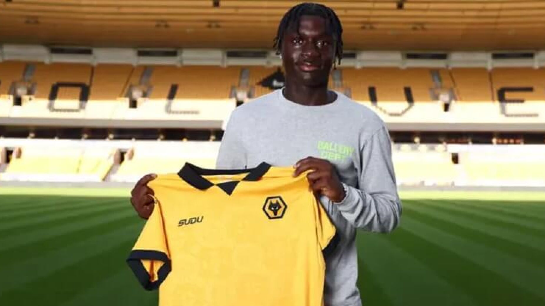 Tem 17 anos e saltou do Barreirense para clube da Premier League