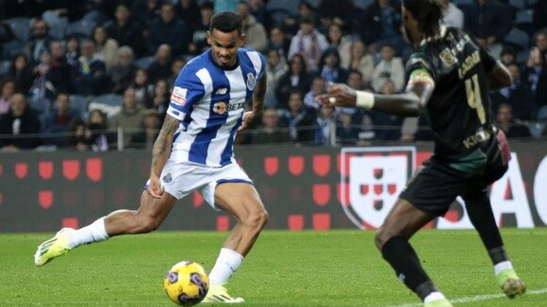 FC Porto vence Estrela da Amadora (2-1) com bis de Deniz G&uuml;l e aproxima-se do t&iacute;tulo