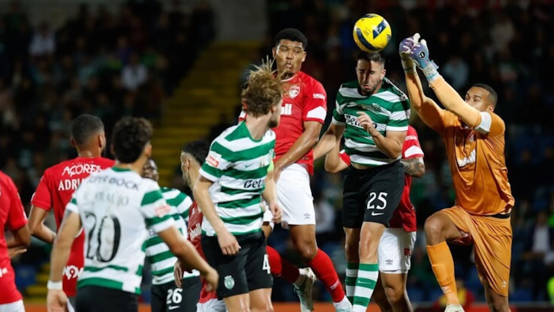 Presidente do Santa Clara anuncia queixa contra árbitro e ainda fala de Varandas