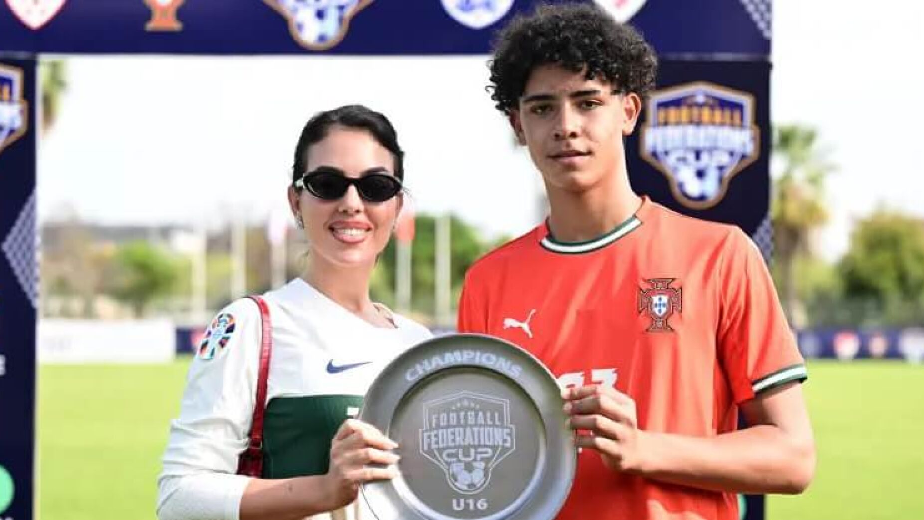 Georgina orgulhosa de feito de Cristianinho: "Meu menino grande"