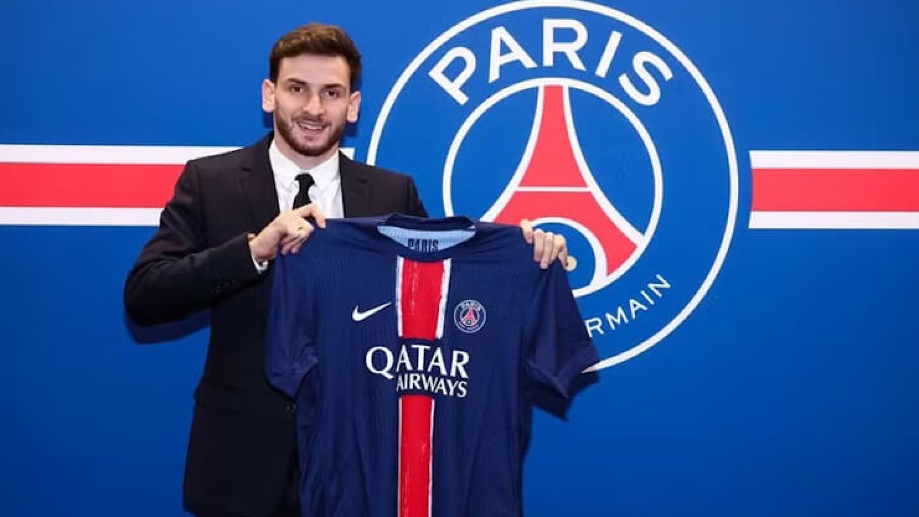 PSG anuncia contratação de Kvaratskhelia em transferência milionária