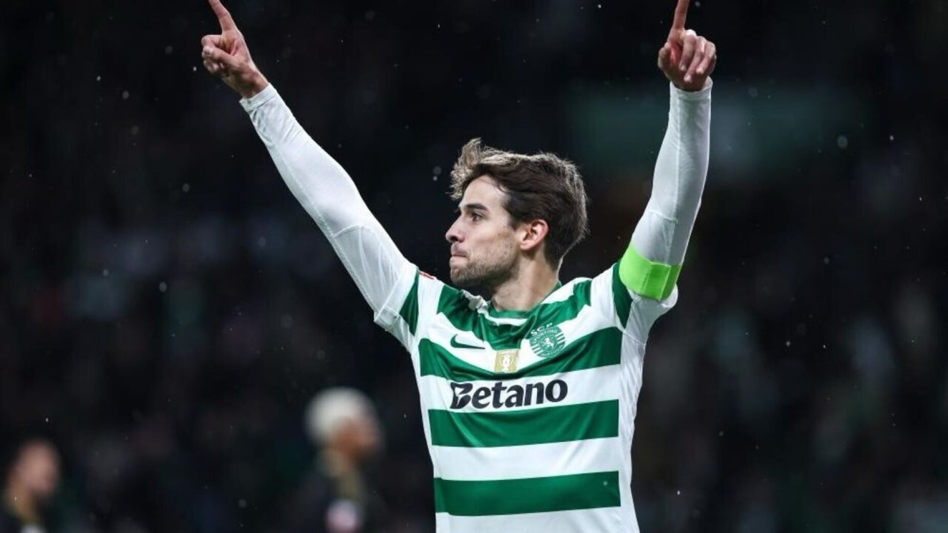 Quase um ano depois, Daniel Bragan&ccedil;a volta a jogar pelo Sporting e emociona Alvalade