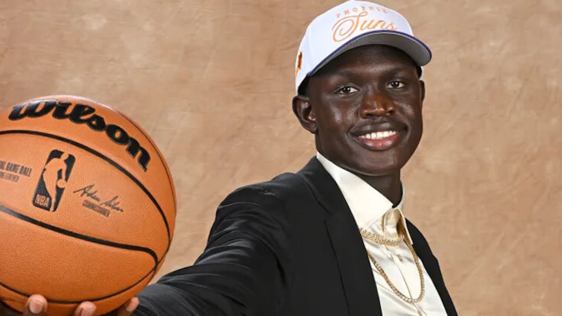 Do campo de refugiados à NBA: a jornada inspiradora de Khaman Maluach