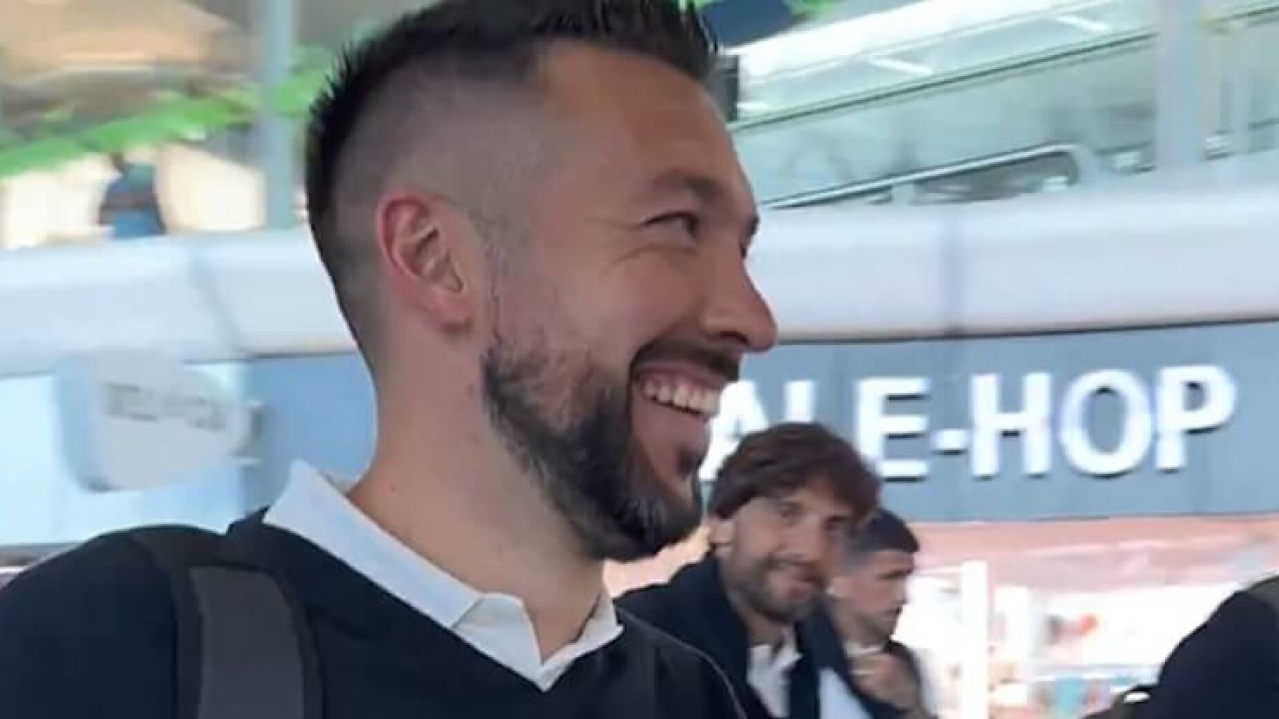 Gesto de adeptos do FC Porto que deixou Farioli a rir (VÍDEO)