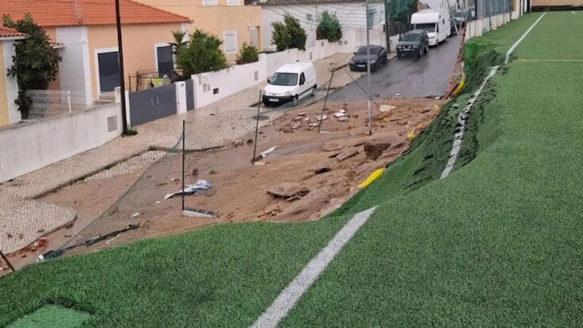 Campo de clube português desabou devido ao mau tempo