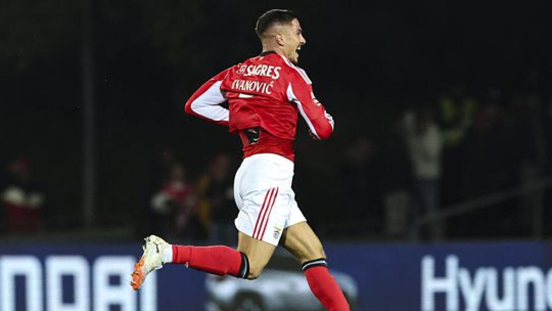 O banco milion&aacute;rio decidiu em Arouca: Benfica vence com for&ccedil;a de 70 milh&otilde;es