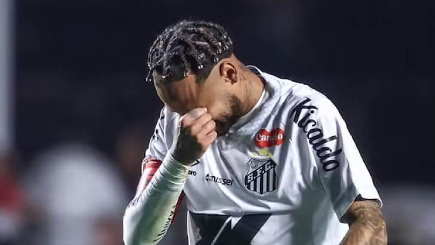 Neymar chora após Santos ser humilhado pelo Vasco (Vídeo)