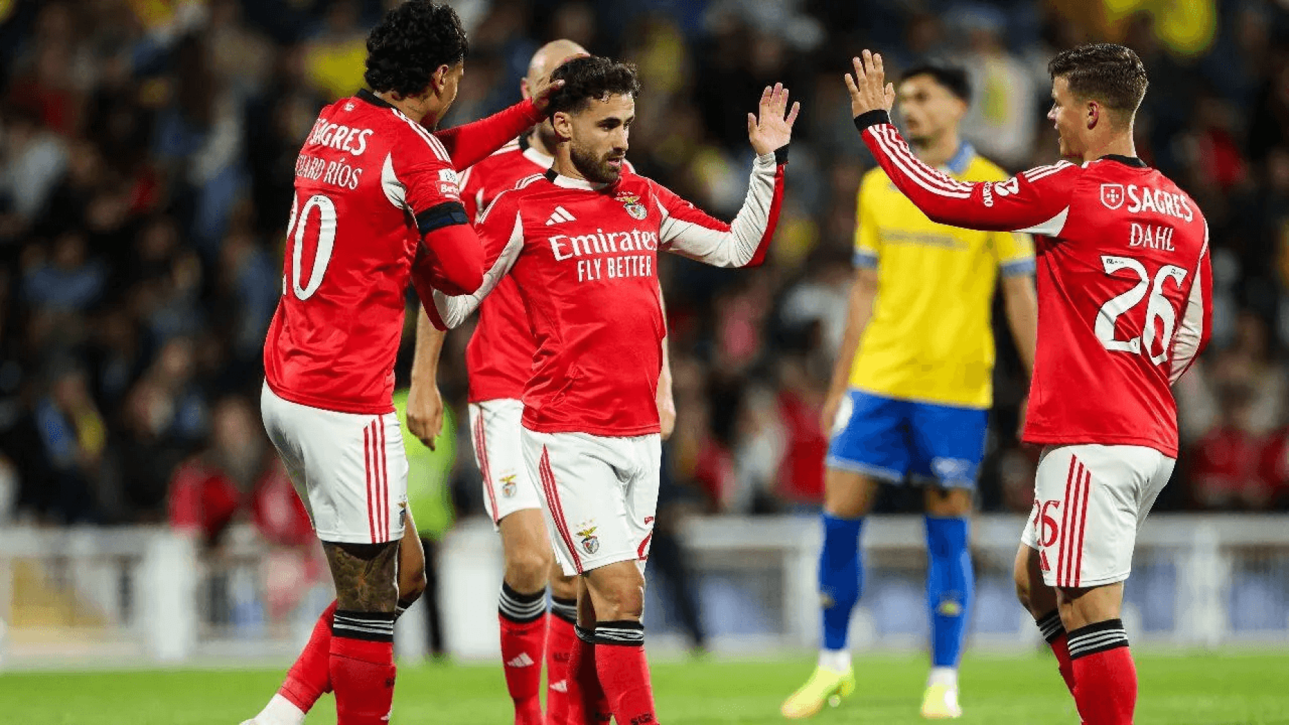 Benfica venceu no Estoril, Rafa fez o 100.&ordm; golo, Otamendi fez hist&oacute;ria &mdash; e Pizzi despediu-se da carreira