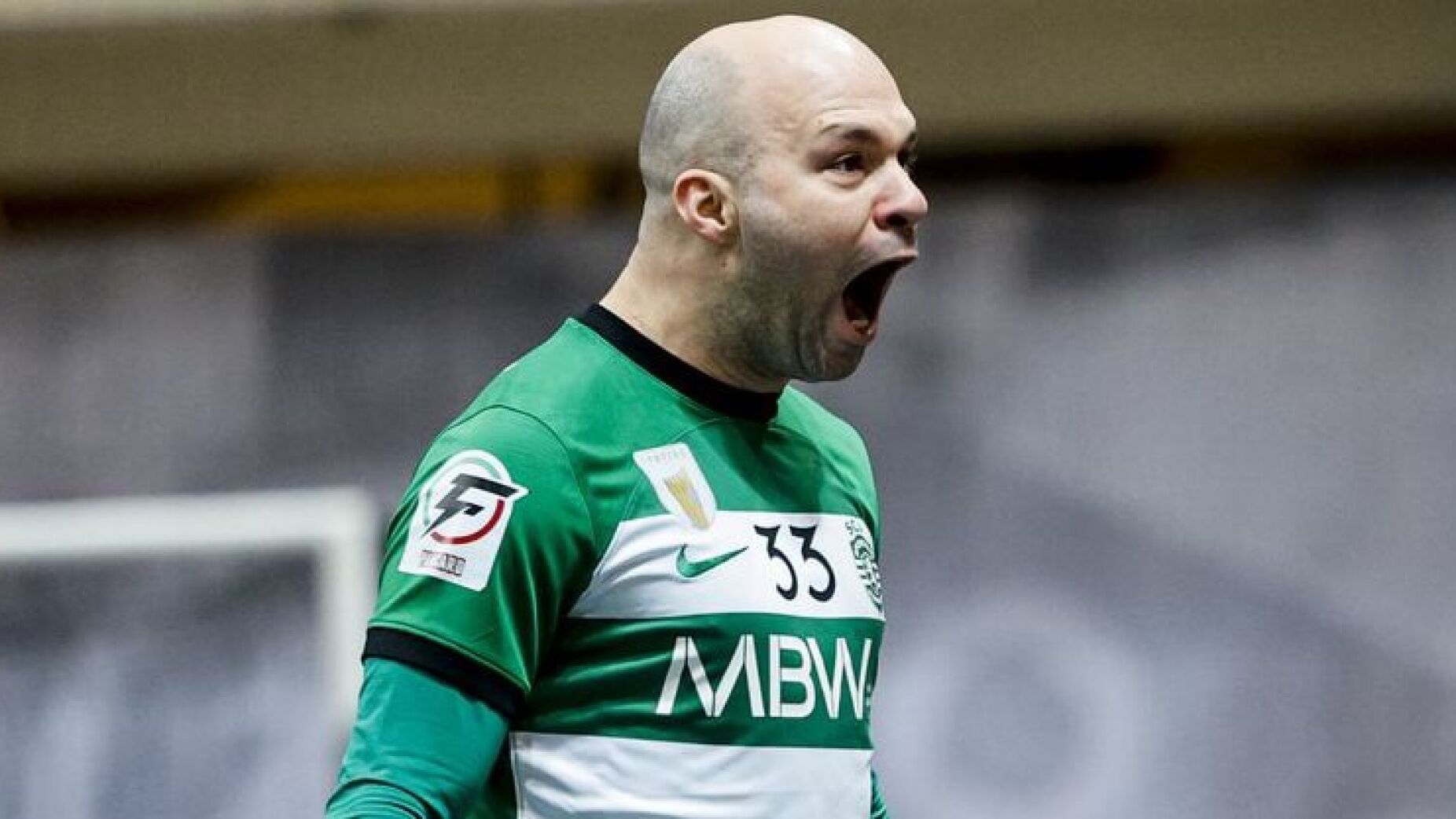 Taynan volta a reagir à polémica no futsal: 'Peço desculpa'