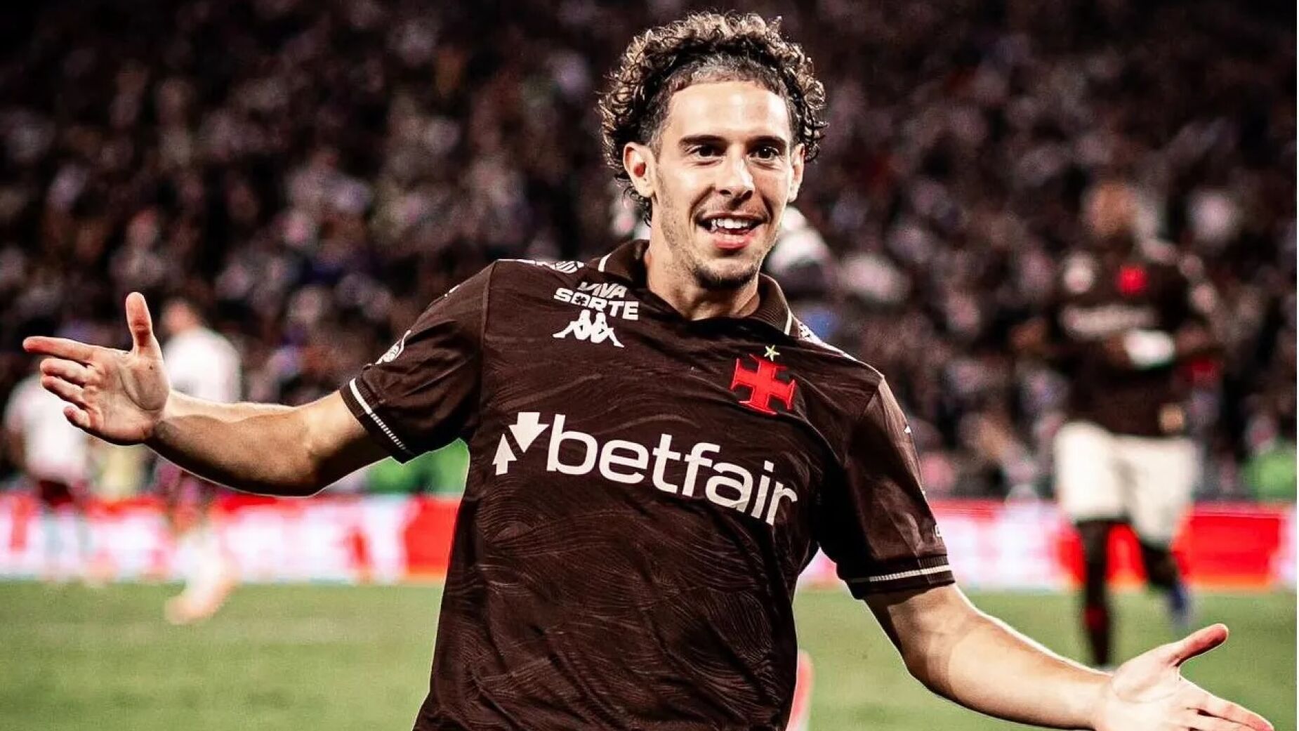 Talento português decide clássico: Nuno Moreira brilha e deixa o Vasco a um passo da final