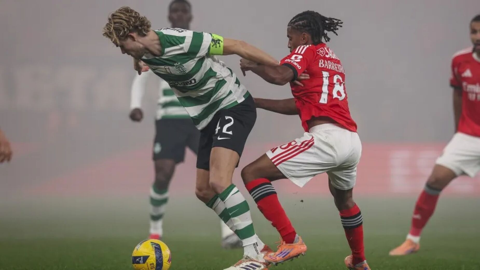 Missões Opostas: Sporting Enfrenta Gigante em Munique Enquanto o Benfica Procura Sobreviver Frente ao Nápoles