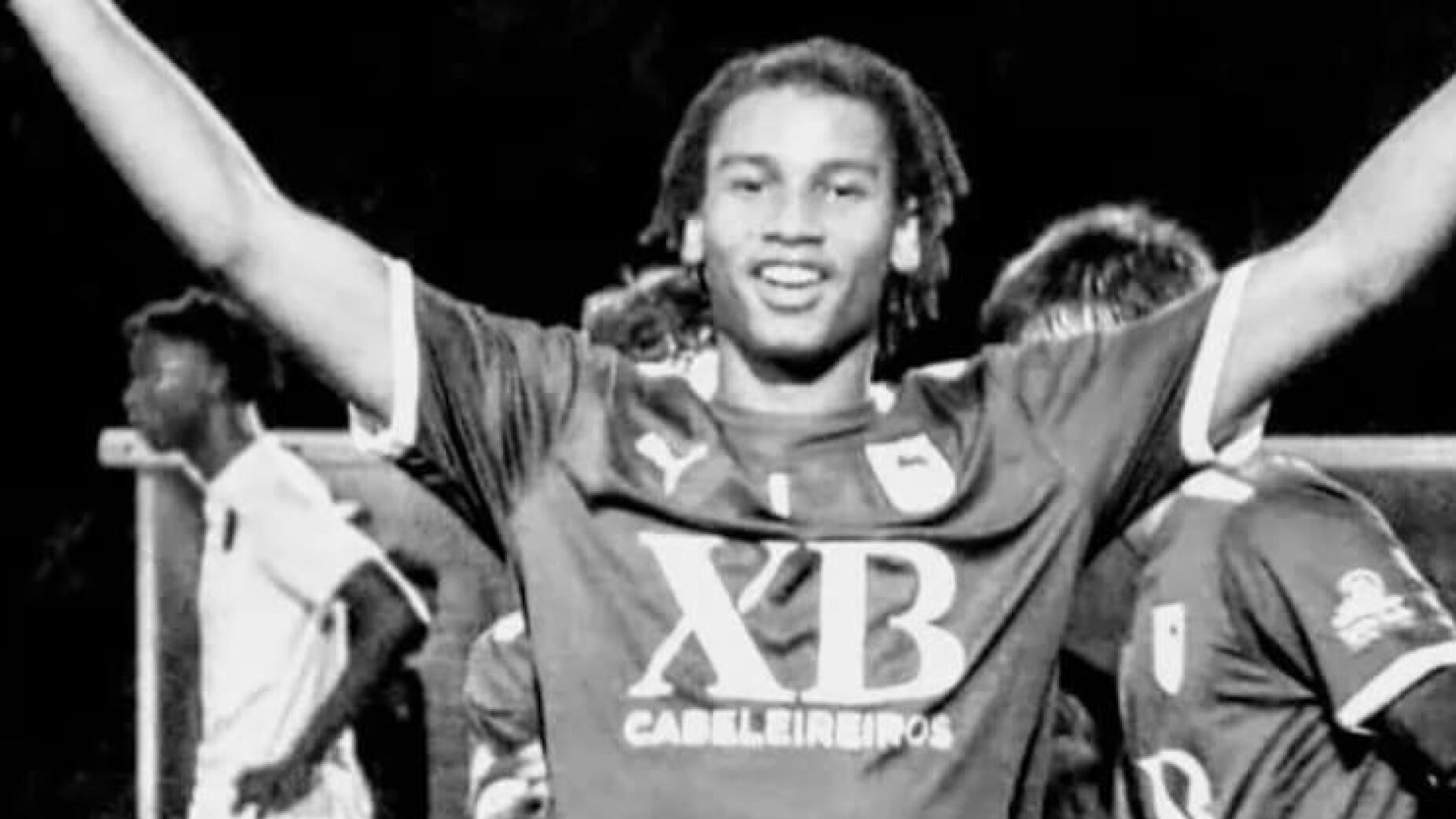 Jogador de 17 anos morre na praia de Carcavelos - Clubes já reagiram