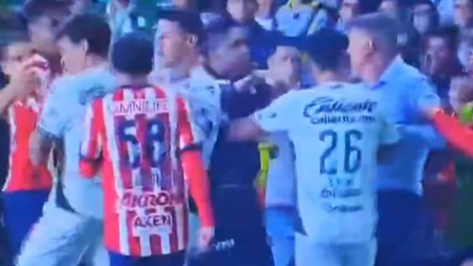 Treinador expulso por tentativa de agressão a James Rodríguez