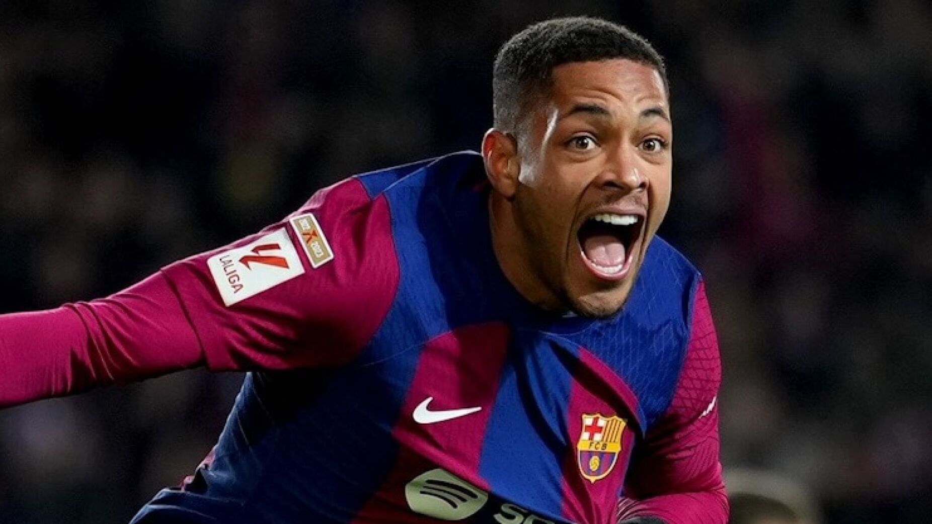 Proposta do outro mundo do Sporting por Vítor Roque perante forte concorrência