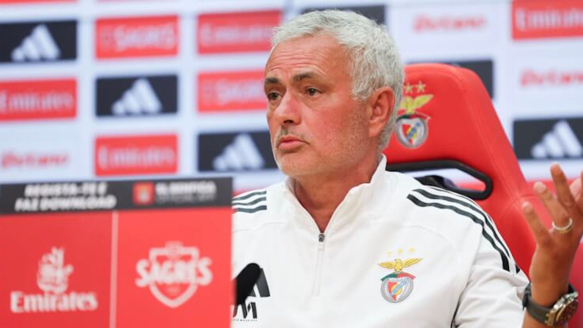Mourinho responde a queixa da APAF e reage a críticas a Ríos