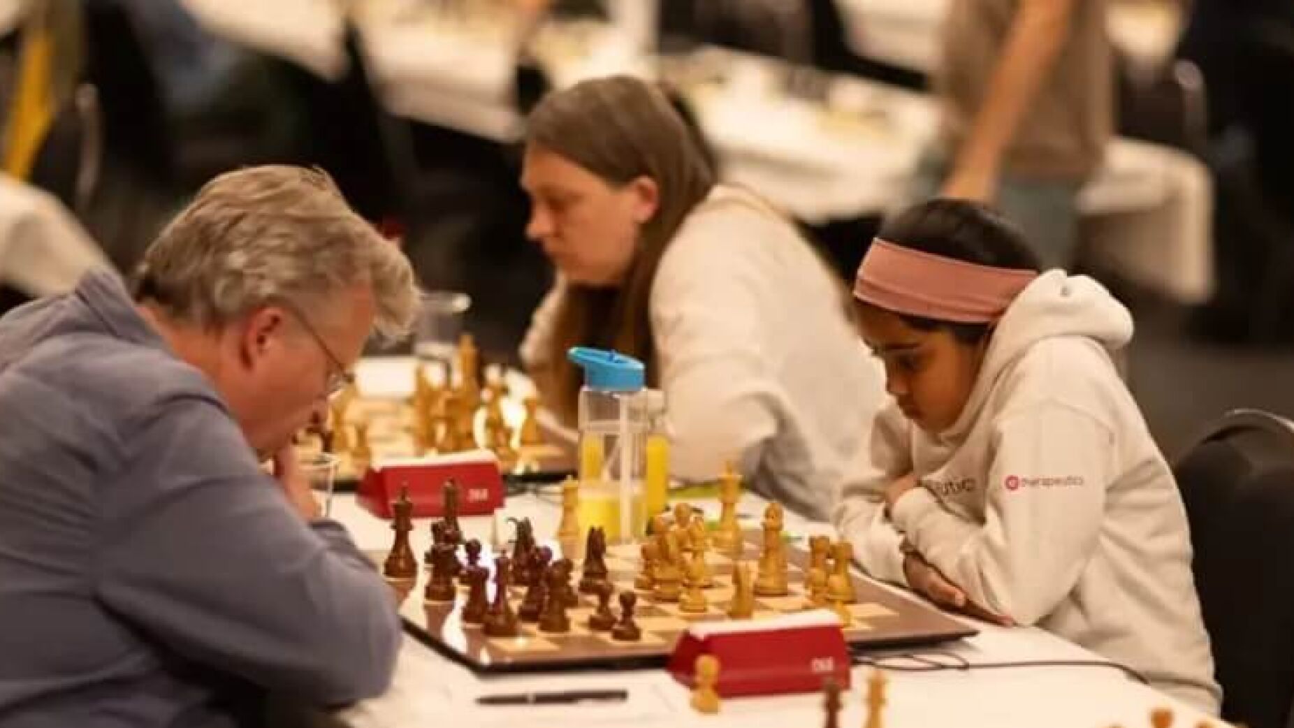 Prodígio de 10 anos vence Grande Mestre do xadrez e bate recorde