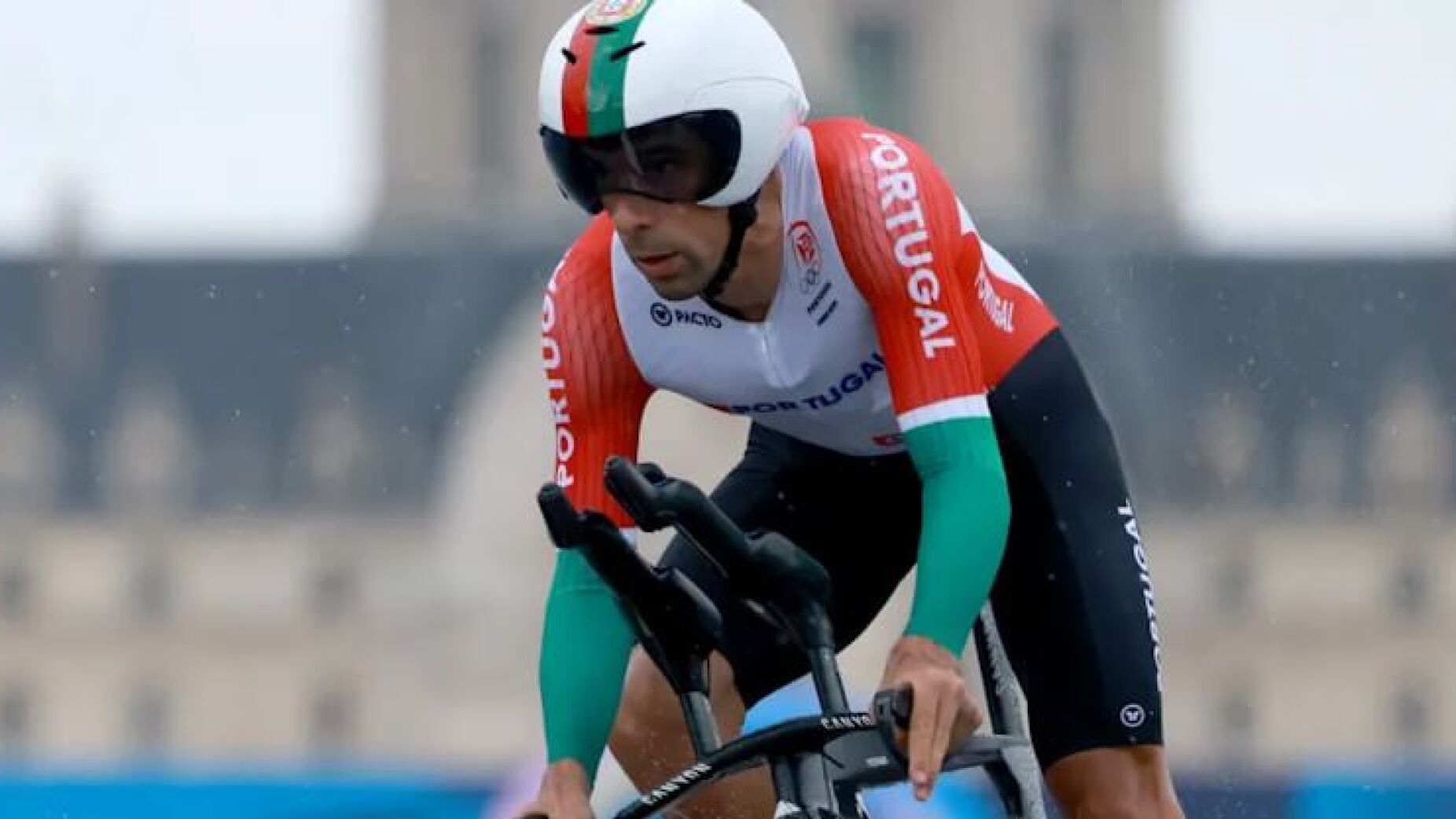 Ciclismo: Nelson Oliveira renova contrato com a Movistar