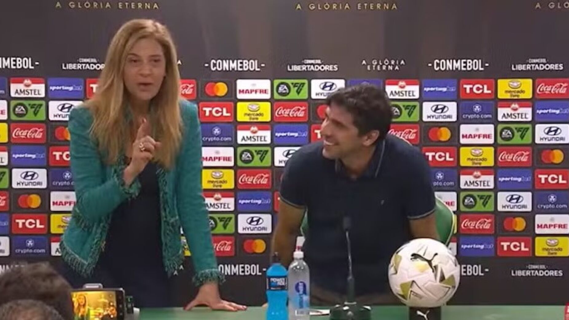 Presidente do Palmeiras invade conferência de Abel: "Não aguentei"