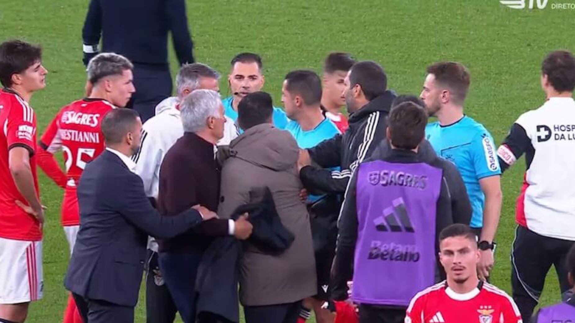 Árbitro revela ameaças de Mário Branco: "Vou-te rebentar todo"