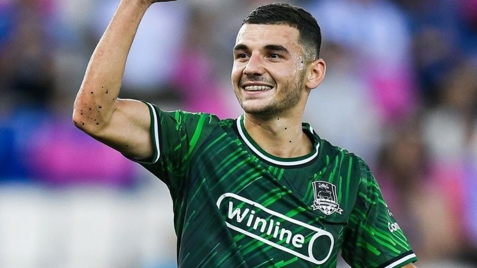 Benfica, Sporting e FC Porto disputam talentoso médio arménio