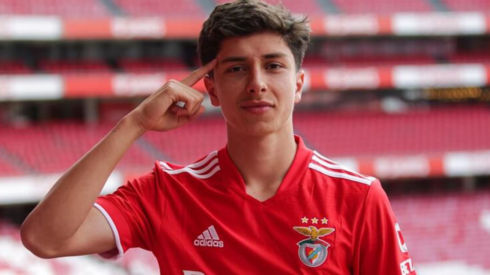 Barcelona de olho no novo João Félix que mora no Benfica