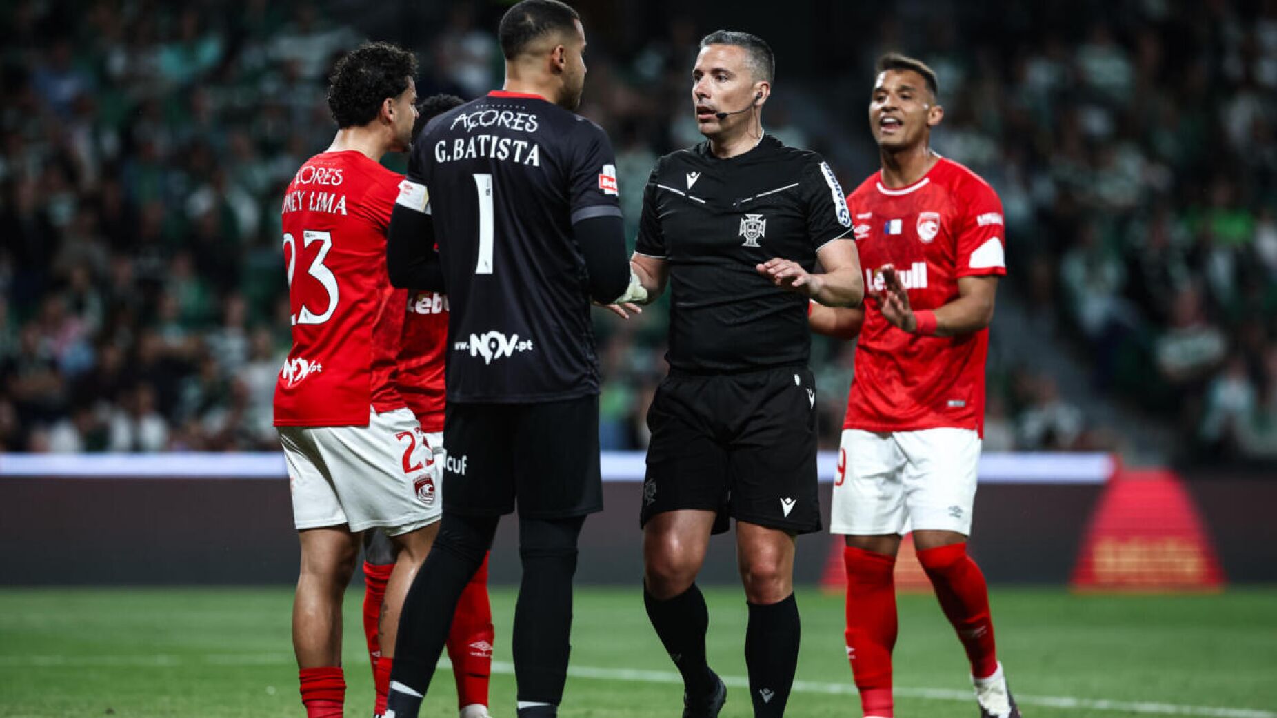 O FUTEBOL PORTUGU&Ecirc;S VIROU PIADA NA EUROPA: AS, Marca, L'&Eacute;quipe e Sky Sports falam de "clima infernal" e "esc&acirc;ndalo sem precedentes"