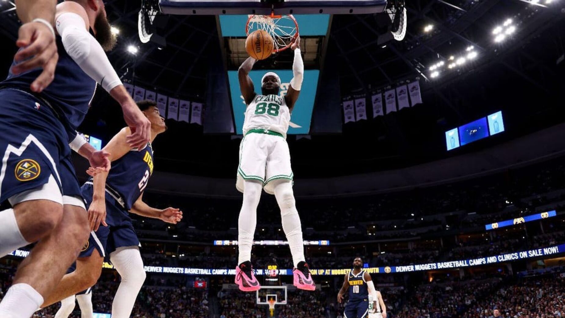 Noite portuguesa na NBA: Neemias deixa marca em vit&oacute;ria esmagadora