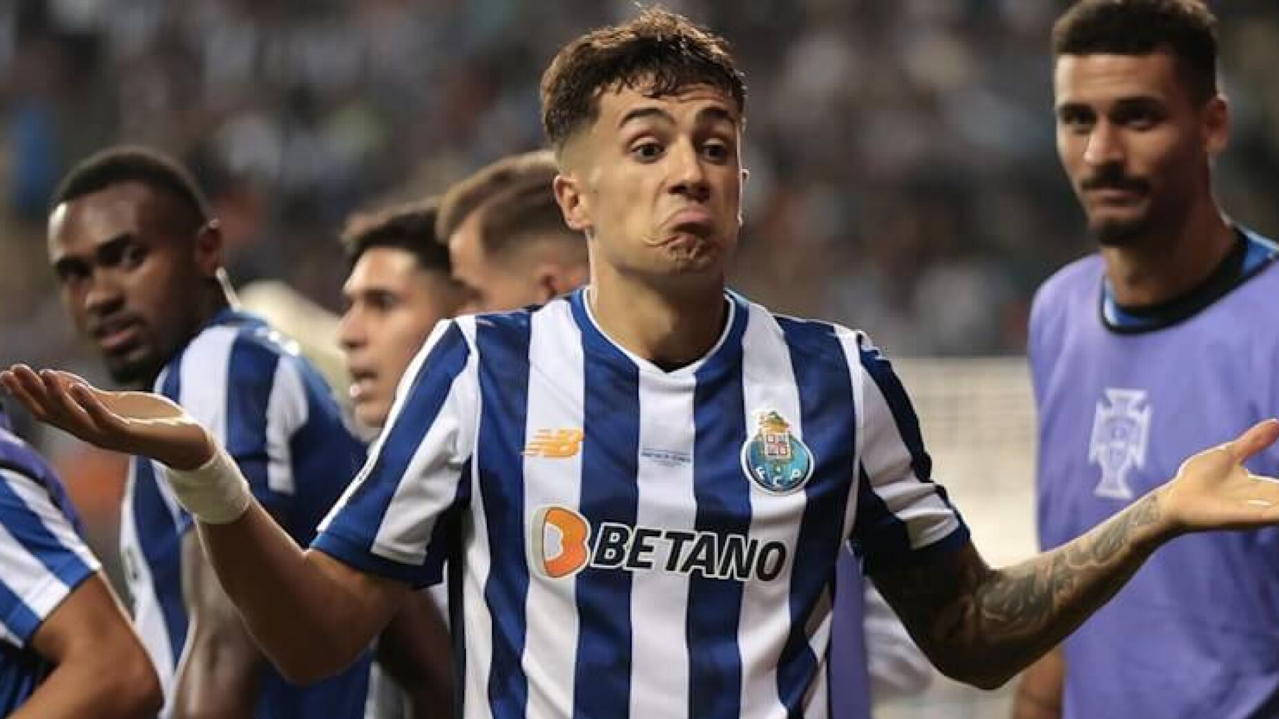 Iván Jaime perto de deixar o FC Porto no último dia de mercado