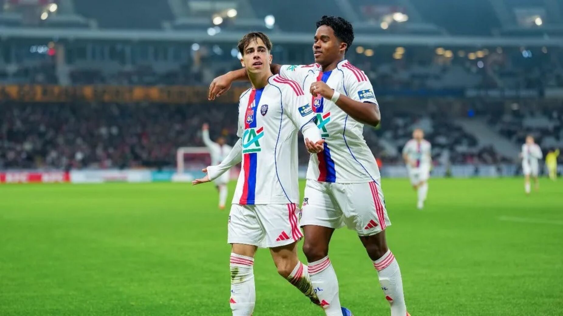 Saiu do Sporting por &euro;2 milh&otilde;es, antecipou &laquo;o futuro&raquo; e voa no Lyon