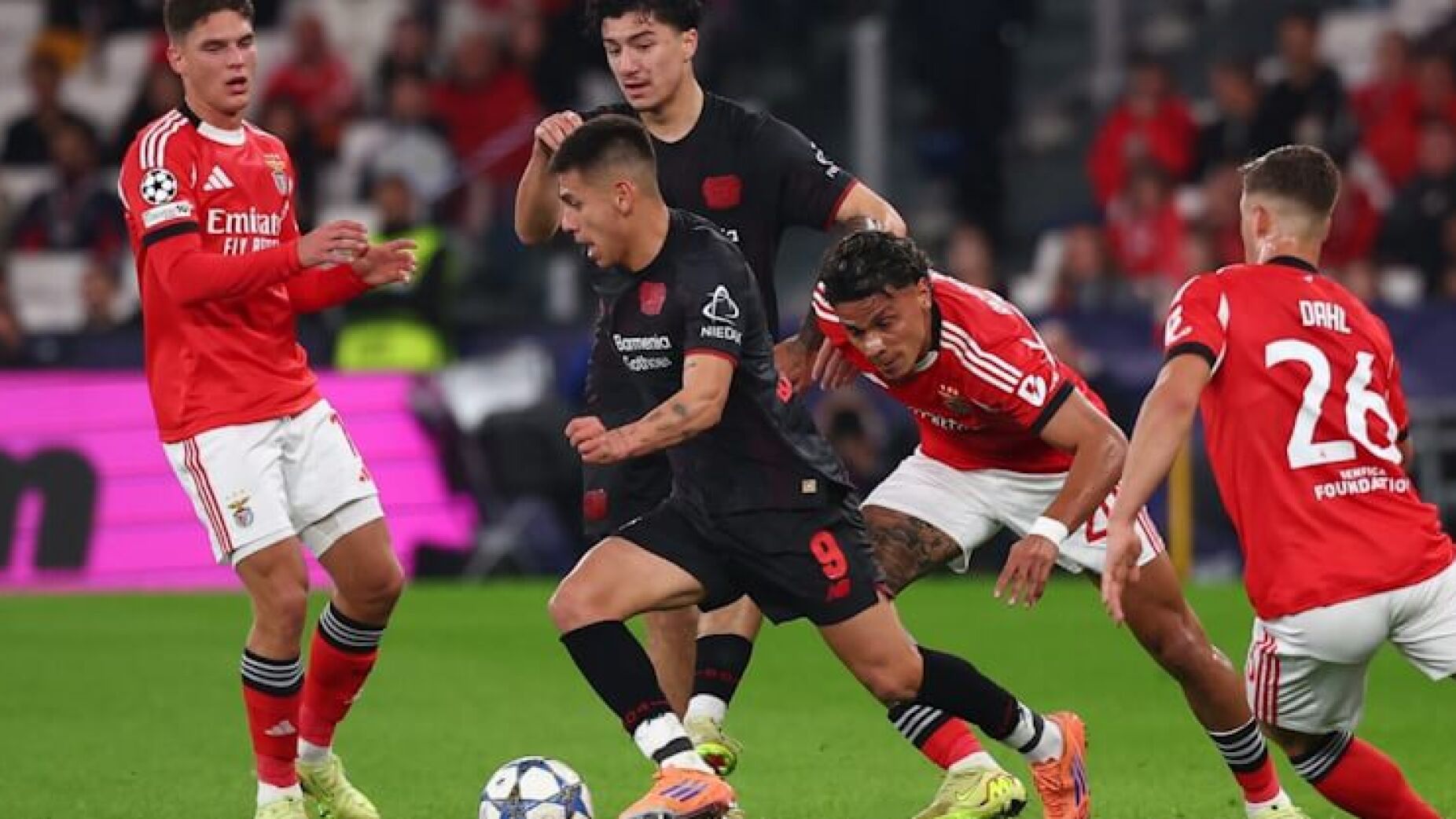 Benfica perde com o Leverkusen e continua a zeros na Champions