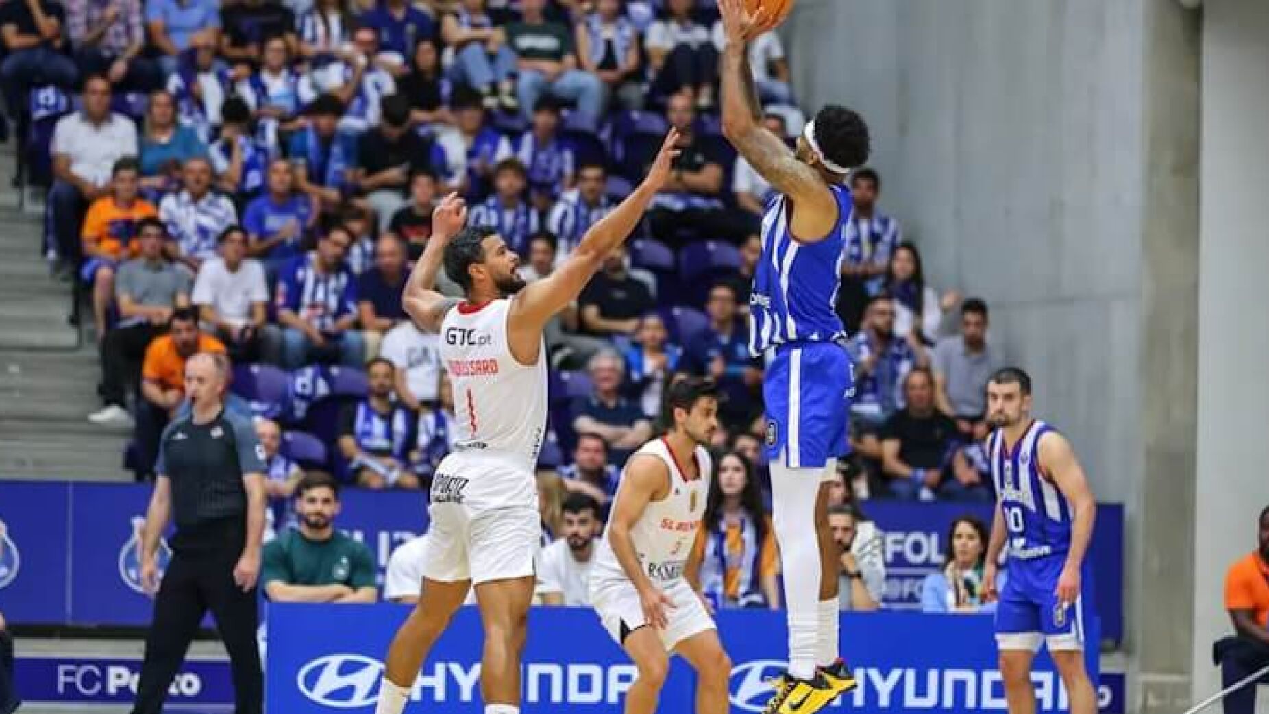 FC Porto vence Benfica e adia decisão do título de basquetebol