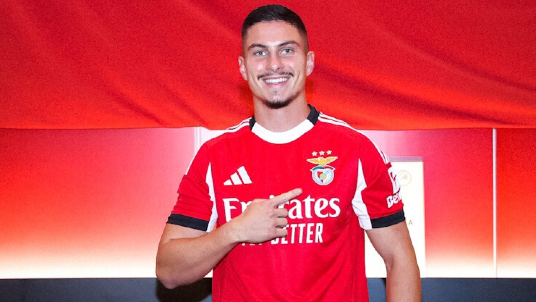 Franjo Ivanovic é reforço para o ataque do Benfica - OFICIAL