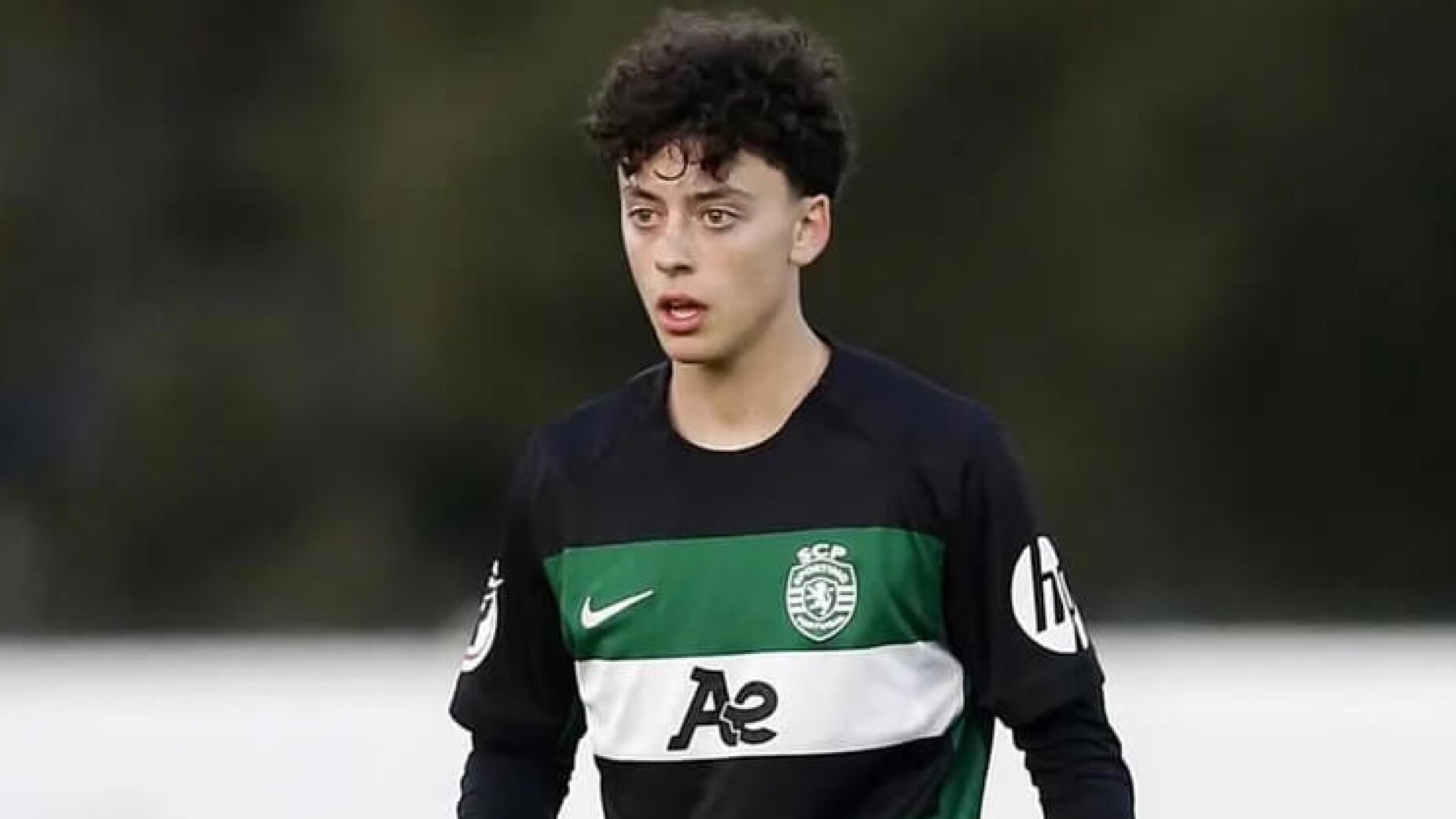Talento espanhol do Sporting renova com Jorge Mendes