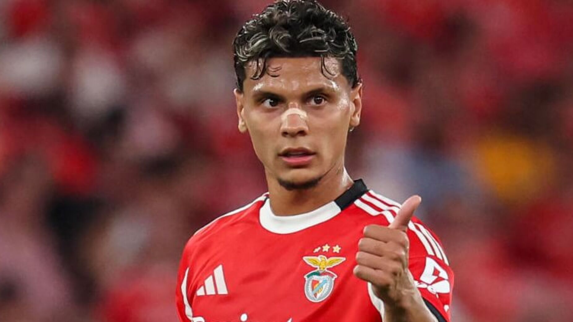 A reação de Richard Ríos à estreia pelo Benfica: "Muito feliz"